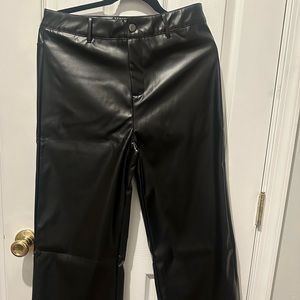 Women’s Cropped Pleather pants